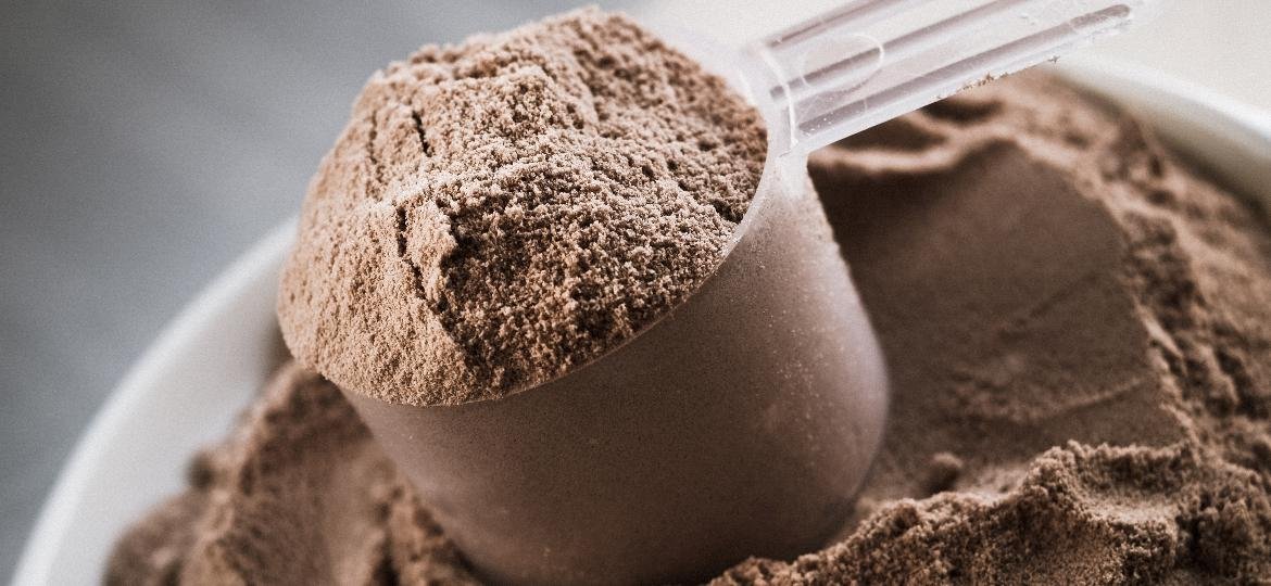 Whey Protein com Água ou com Leite: entenda as diferenças e impactos no organismo