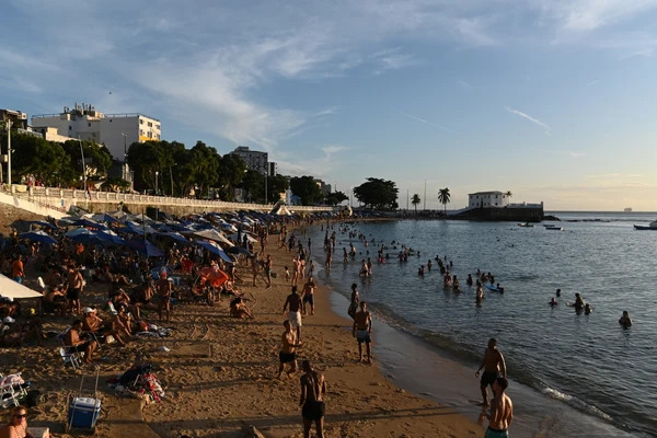 Projeto prevê banheiros e chuveiros públicos gratuitos na Praia do Porto da Barra