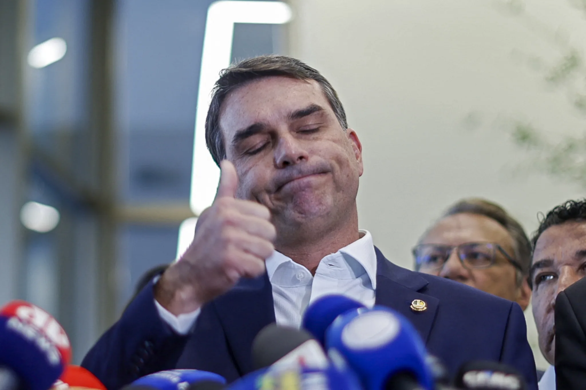 Flávio Bolsonaro anuncia viagem aos EUA para defender o PIX em debate comercial