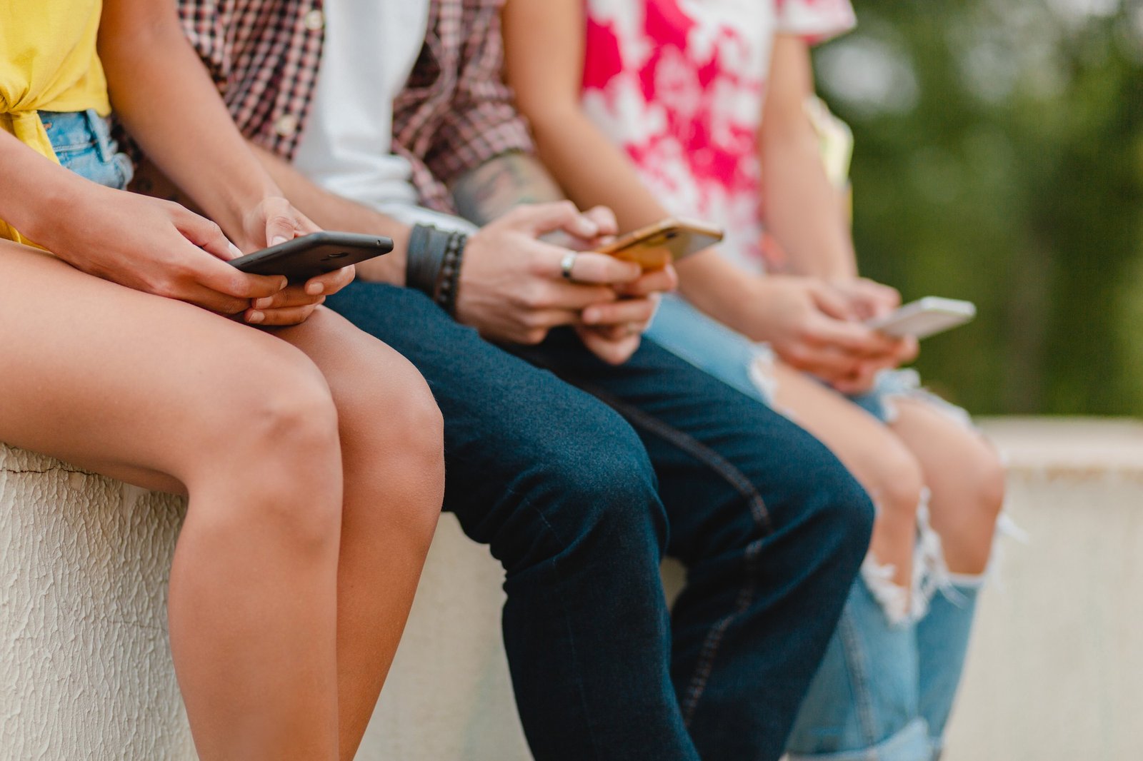 UE avalia limite de idade para acesso de menores a redes sociais e chatbots