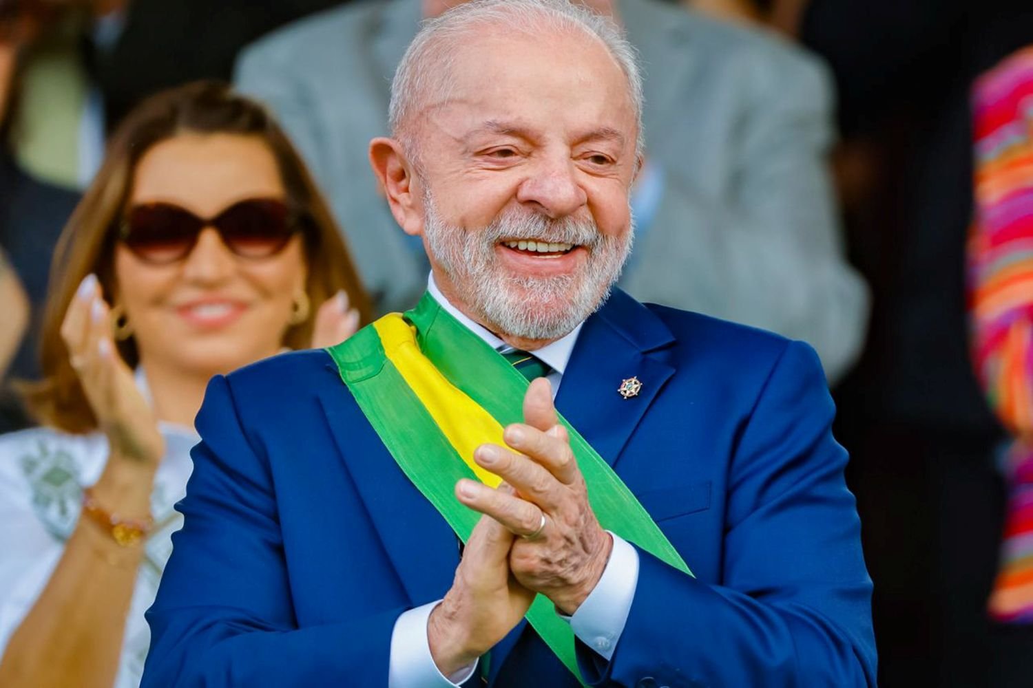 Lula anuncia fim da cobrança para compras internacionais de até R$ 255