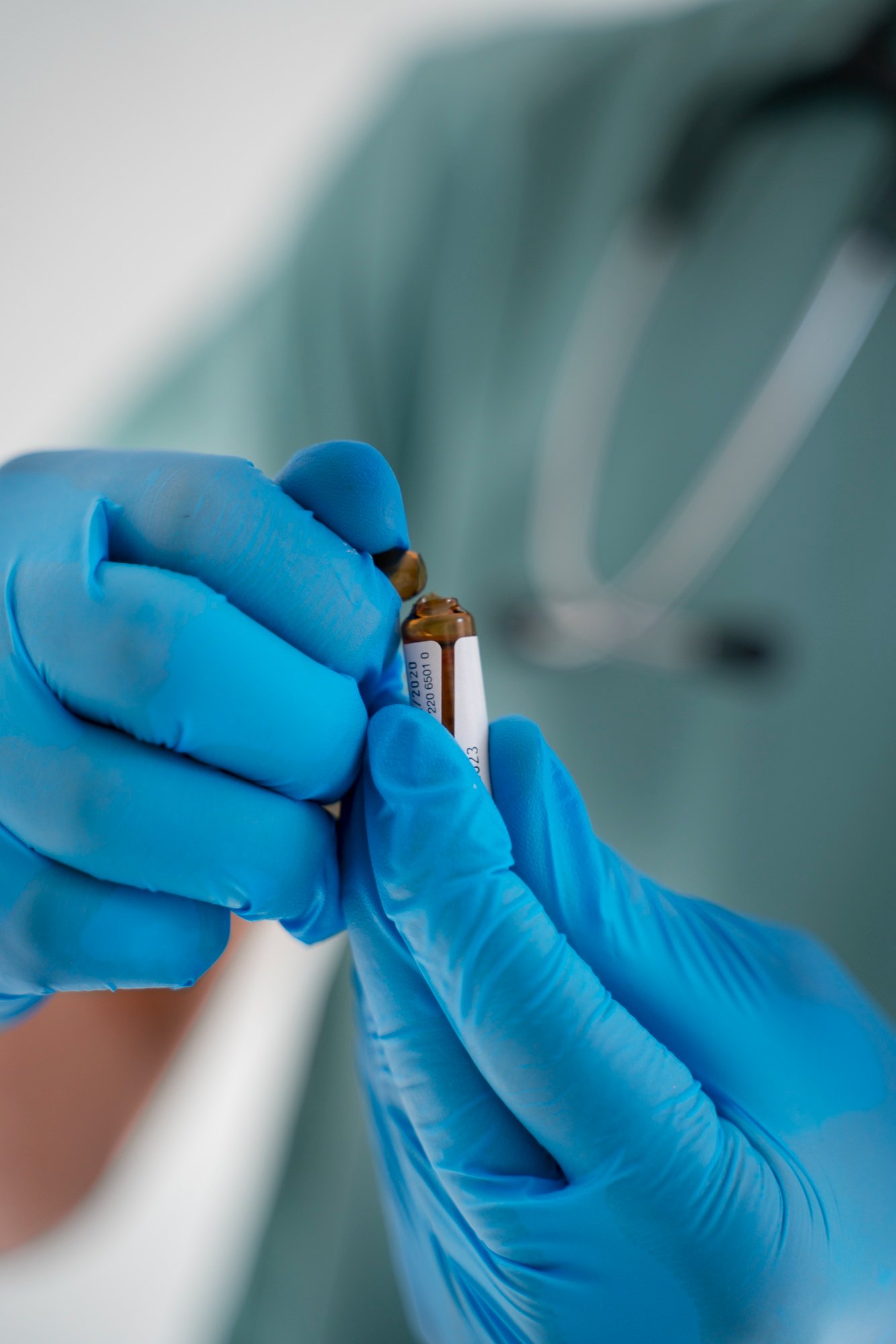 Entidades médicas pressionam Anvisa por fim dos implantes hormonais manipulados no país