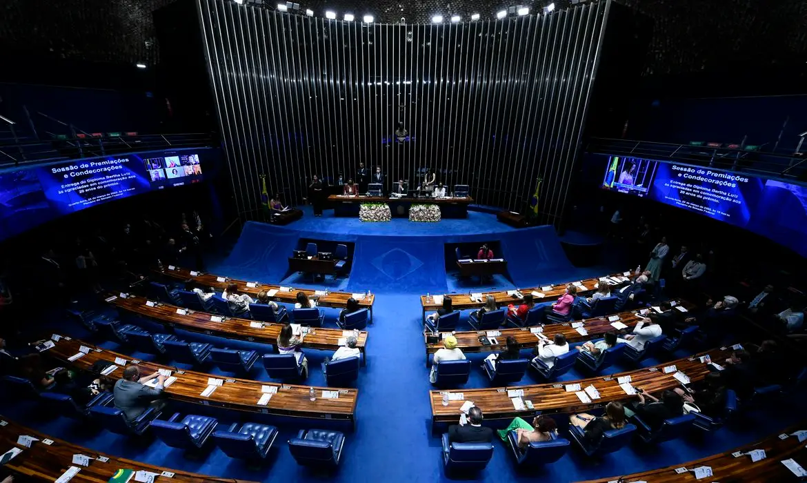Senado retoma debate sobre fim da escala 6×1